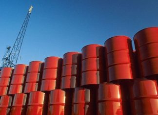 The hedge funds were buying oil at the fastest pace in the last four years** : In the seven days ending March 19, funds and other money managers bought the equivalent of 140 million barrels of six of the most important Futures and Options contracts related to oil prices. There were purchases in almost all directions on NYMEX and ICE WTI (+57 million barrels), Brent (+55 million) **, European gasoil (+18 million) and American gasoline (+10 million) Most purchases came from the creation of new long