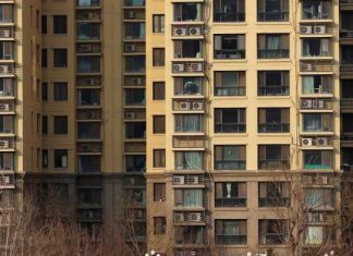 Top Chinese banks warn of spillover risks from property crisis